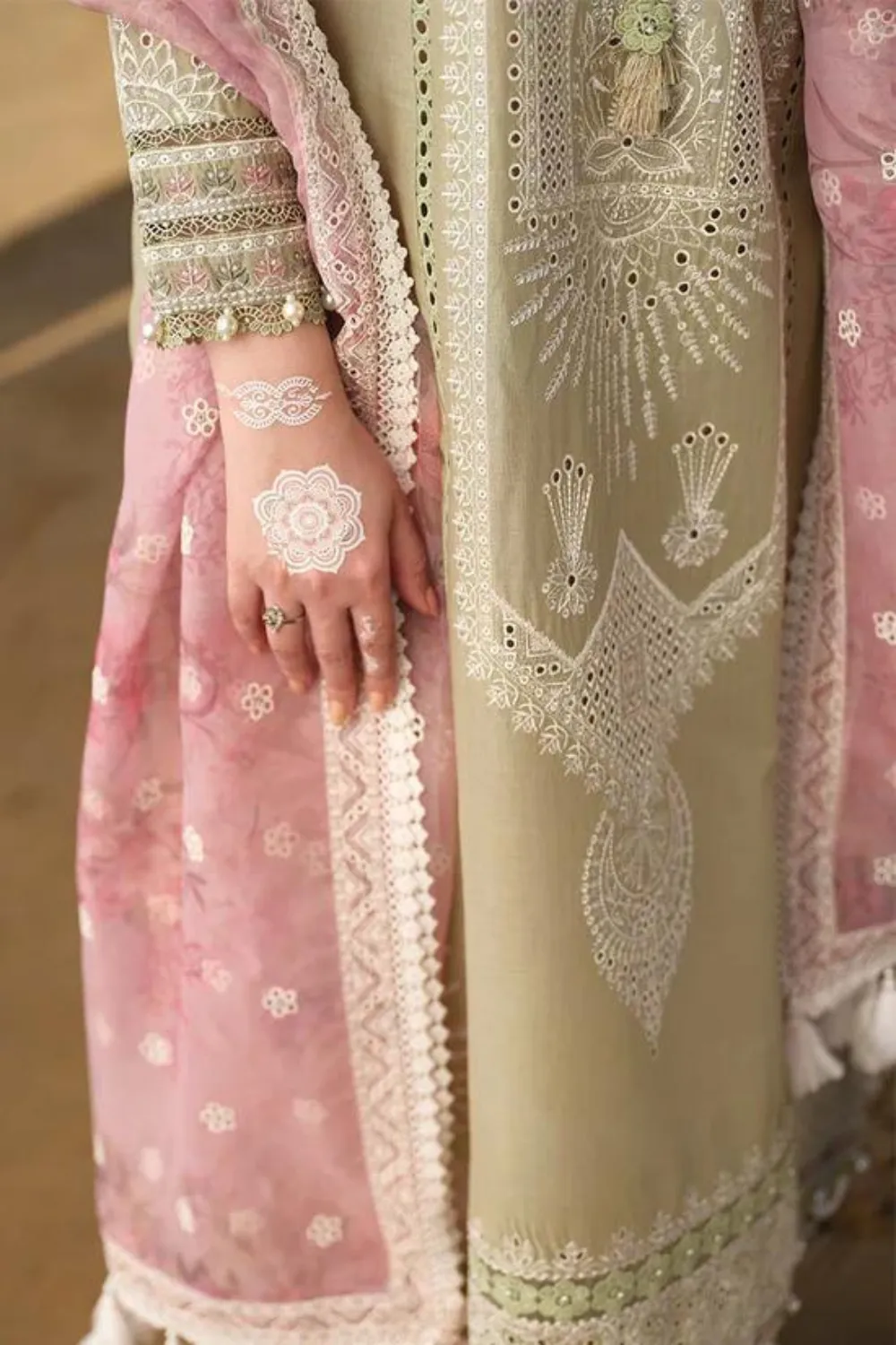 3PC LAWN EMBROIDERED Q188