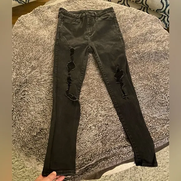 ABERCROMBIE &amp; FITCH Women’s Distressed Skinny Jeans