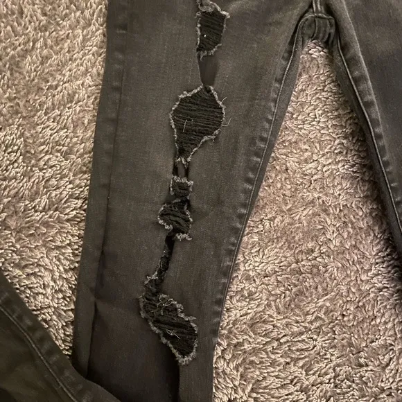 ABERCROMBIE &amp; FITCH Women’s Distressed Skinny Jeans
