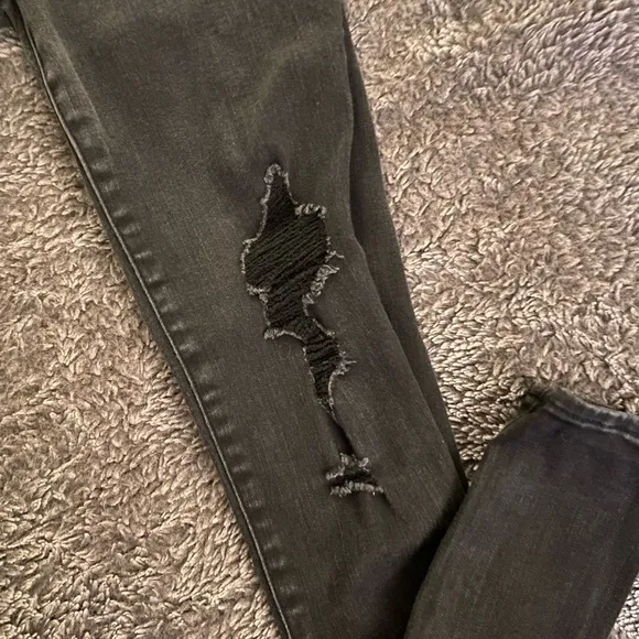 ABERCROMBIE &amp; FITCH Women’s Distressed Skinny Jeans