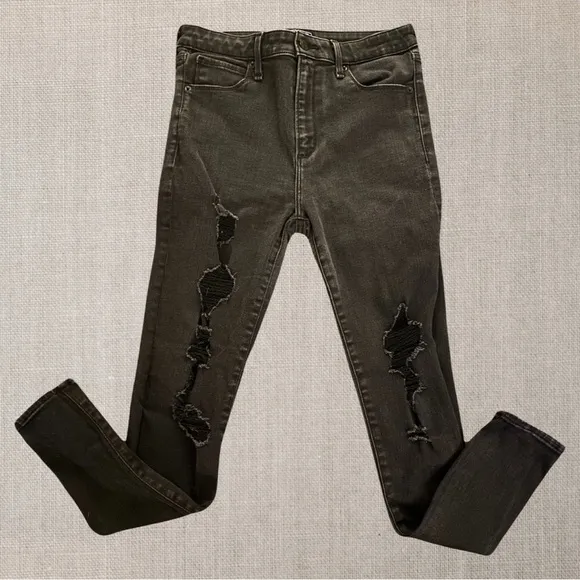 ABERCROMBIE &amp; FITCH Women’s Distressed Skinny Jeans