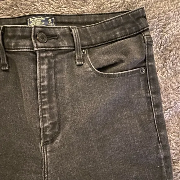 ABERCROMBIE &amp; FITCH Women’s Distressed Skinny Jeans