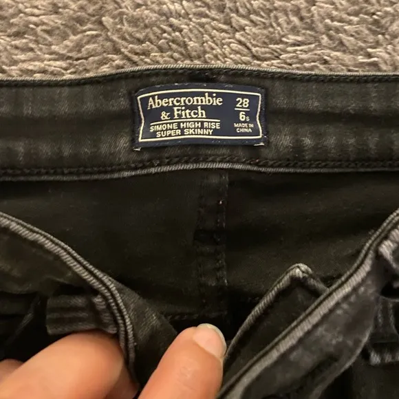 ABERCROMBIE &amp; FITCH Women’s Distressed Skinny Jeans