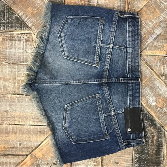 Artisan De Luxe distressed denim short. NWOT.