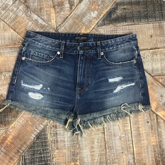 Artisan De Luxe distressed denim short. NWOT.