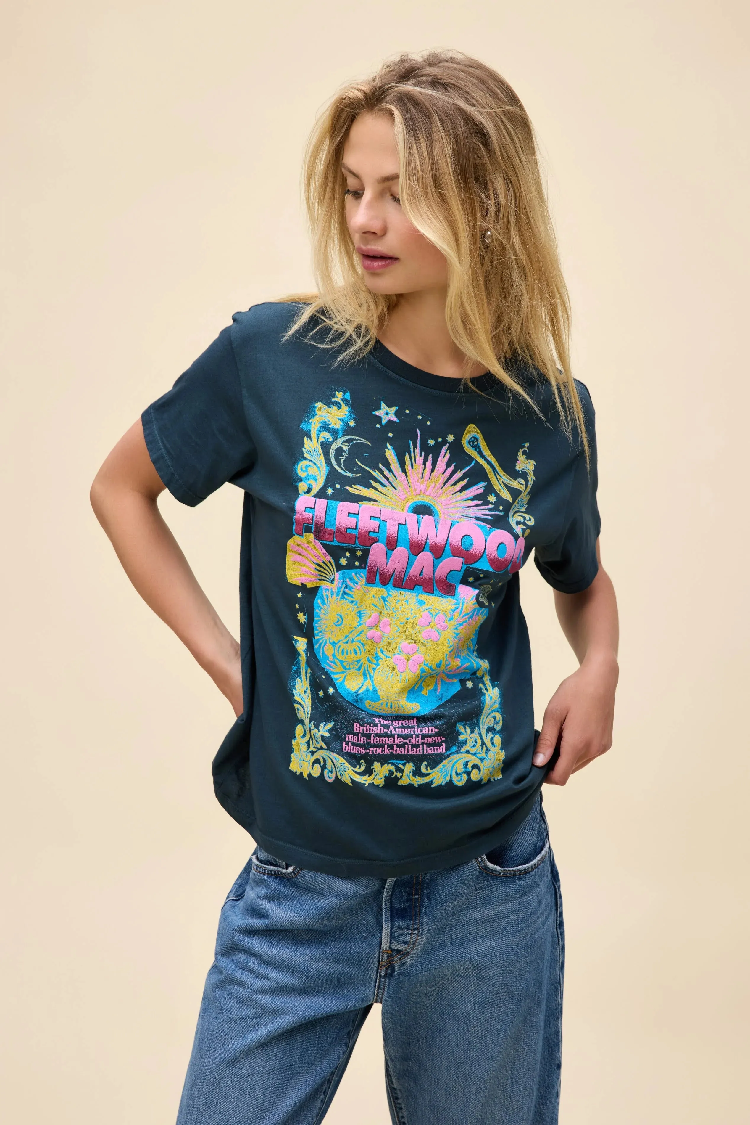 DAYDREAMER - FLEETWOOD MAC CELESTIAL BOUQUET BOYFRIEND TEE