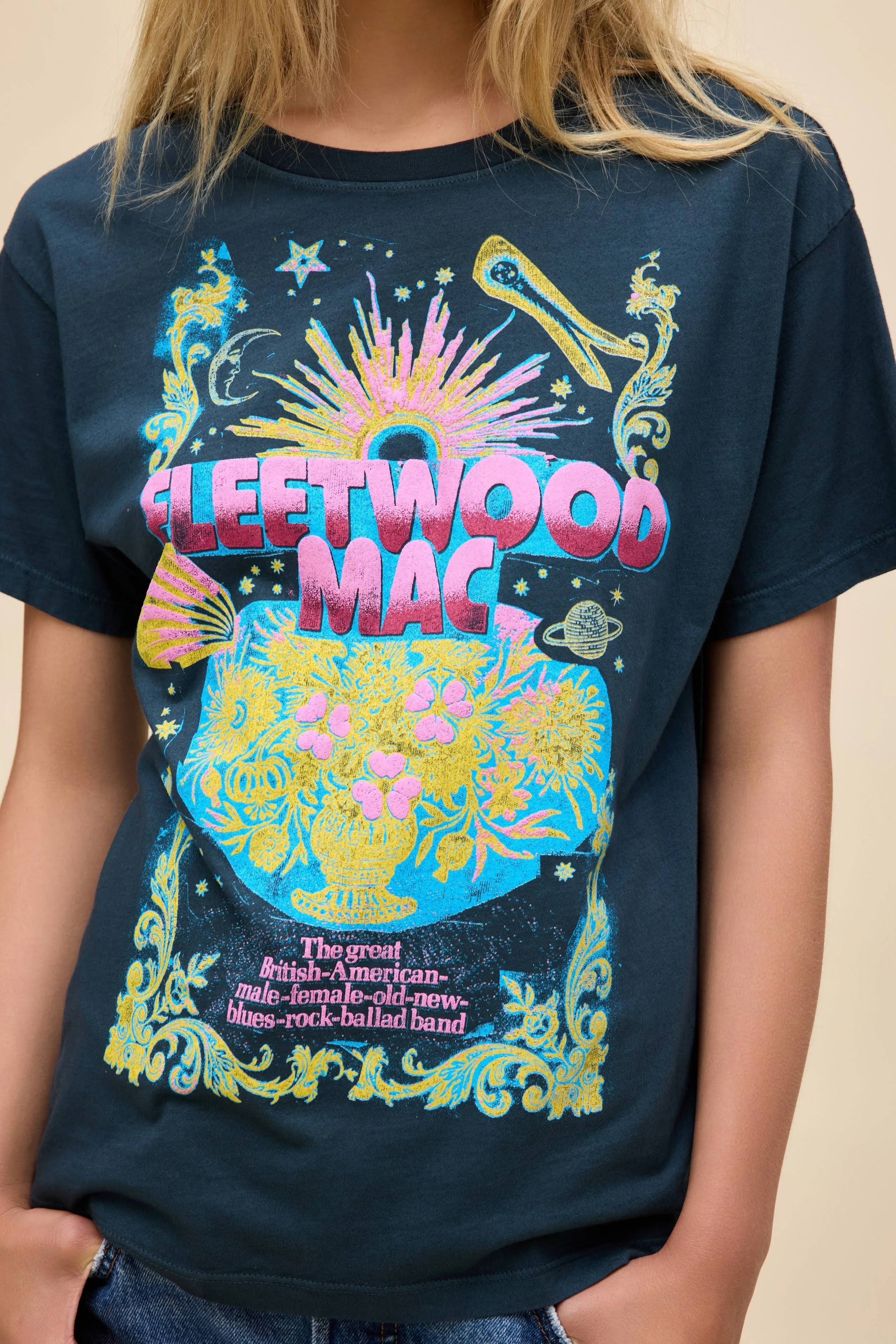 DAYDREAMER - FLEETWOOD MAC CELESTIAL BOUQUET BOYFRIEND TEE