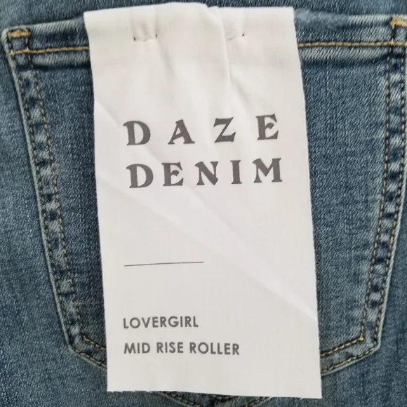 DAZE Lovergirl Distressed Mid Rise Roller Jeans Size 26 NEW