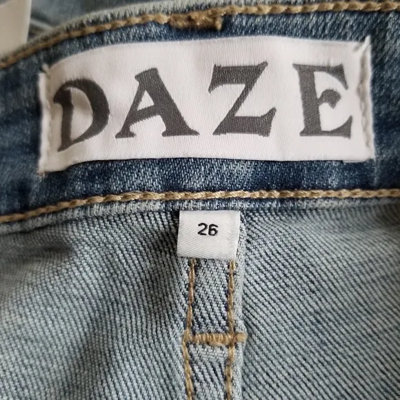 DAZE Lovergirl Distressed Mid Rise Roller Jeans Size 26 NEW