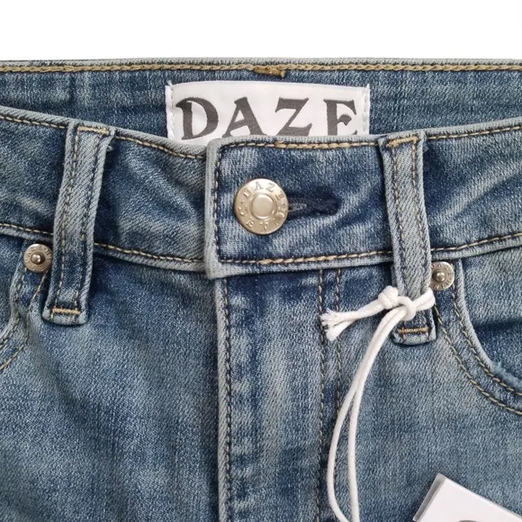 DAZE Lovergirl Distressed Mid Rise Roller Jeans Size 26 NEW