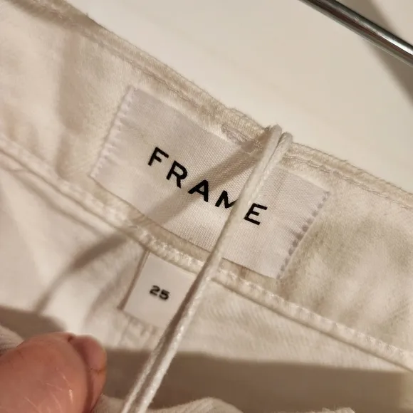 FRAME NWT Le Garcon Rumpled Blanc Rips Mid Rise Denim Jeans White Distressed 25
