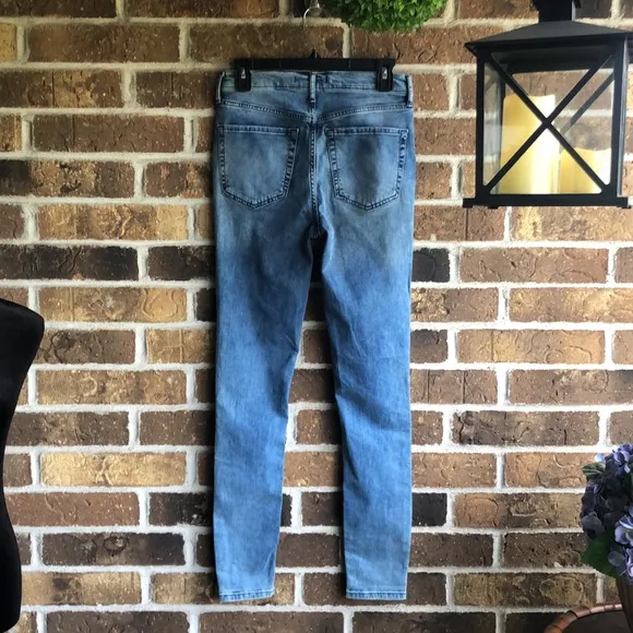 FREE PEOPLE Skinny 10” High Rise Skinny Jeans Destroyed Distressed