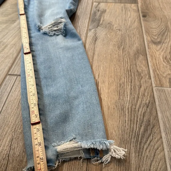 Good American Chewed Hem Distressed Jeans Size 4/27