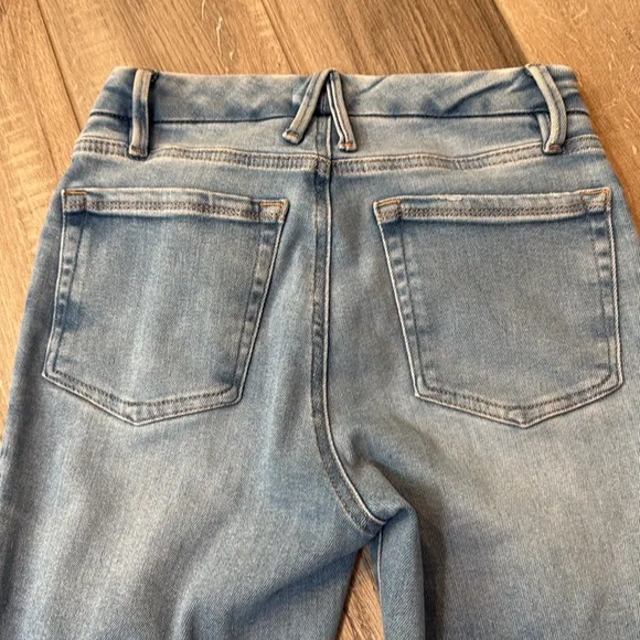 Good American Chewed Hem Distressed Jeans Size 4/27