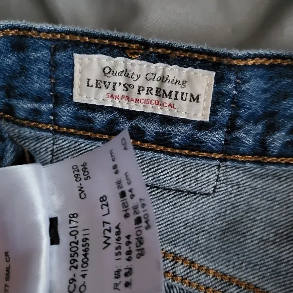 Levi's 501 Jeans with Distressed Detail