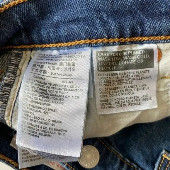 NEW Levi’s Ribcage Cutoff Distressed Jean Shorts