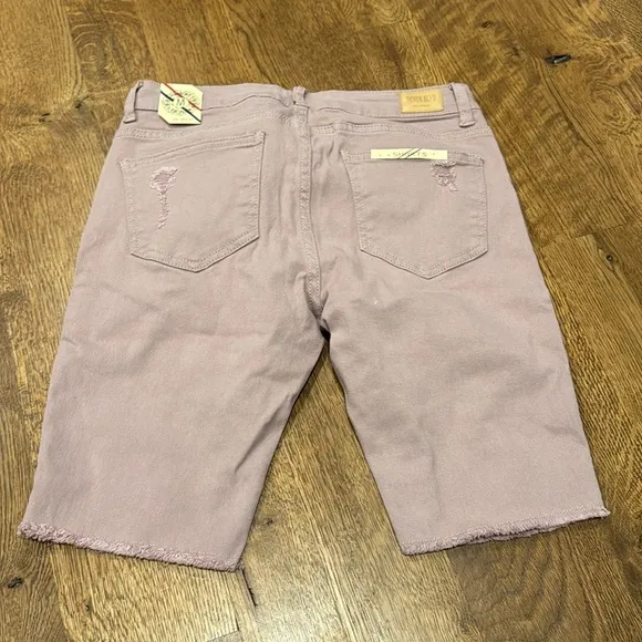 NWT Denim Blvd Women’s Capri Shorts Purple Size Medium