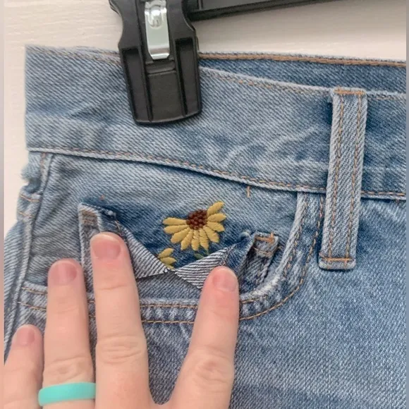 NWT Favorite Daughter high rise Juno cutoff floral detail denim shorts - size 27