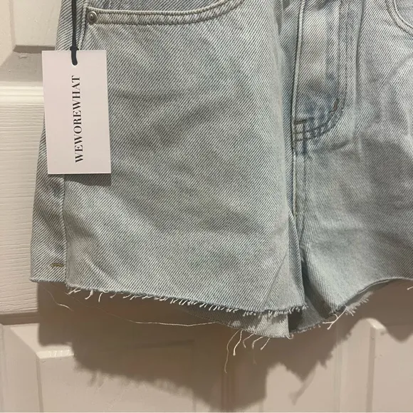 NWT WeWoreWhat Denim High rise shorts light wash size 25 raw hem women's