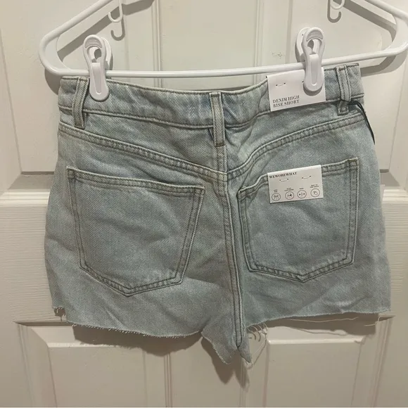 NWT WeWoreWhat Denim High rise shorts light wash size 25 raw hem women's