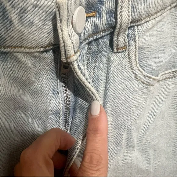 NWT WeWoreWhat Denim High rise shorts light wash size 25 raw hem women's