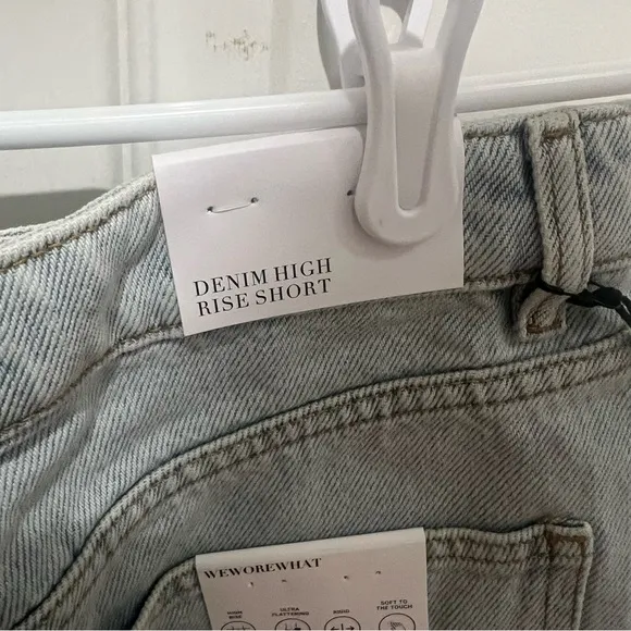 NWT WeWoreWhat Denim High rise shorts light wash size 25 raw hem women's