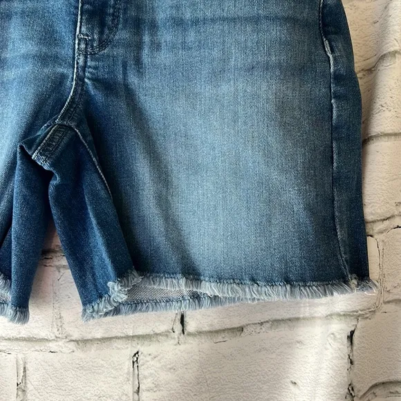 NYDJ Ladies Medium Wash Higher Rise A-Line Denim Cutoff Shorts, Size 00, NWT!