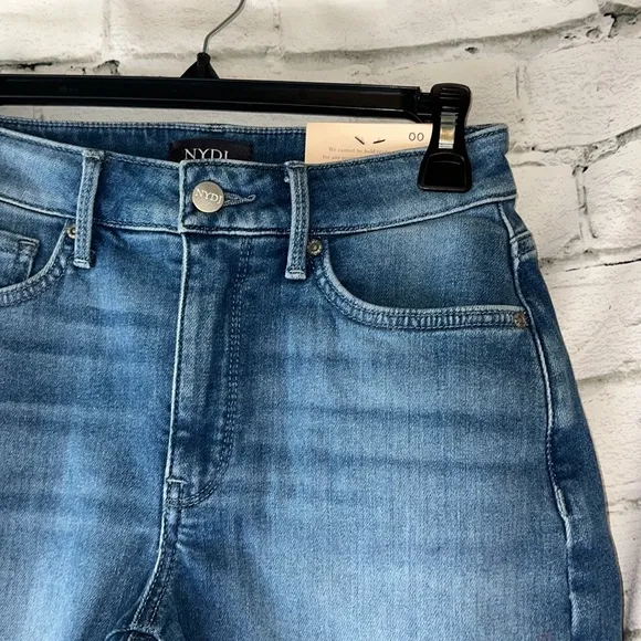 NYDJ Ladies Medium Wash Higher Rise A-Line Denim Cutoff Shorts, Size 00, NWT!