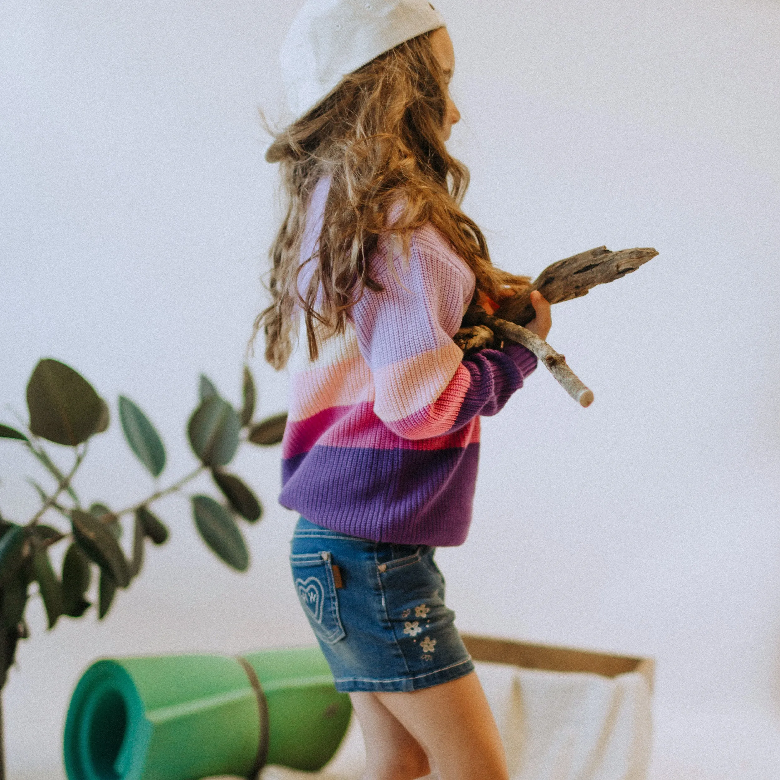 Short coupe régulière en denim extensible, bleu moyen, enfant  || Regular fit short in stretch denim, medium blue, child