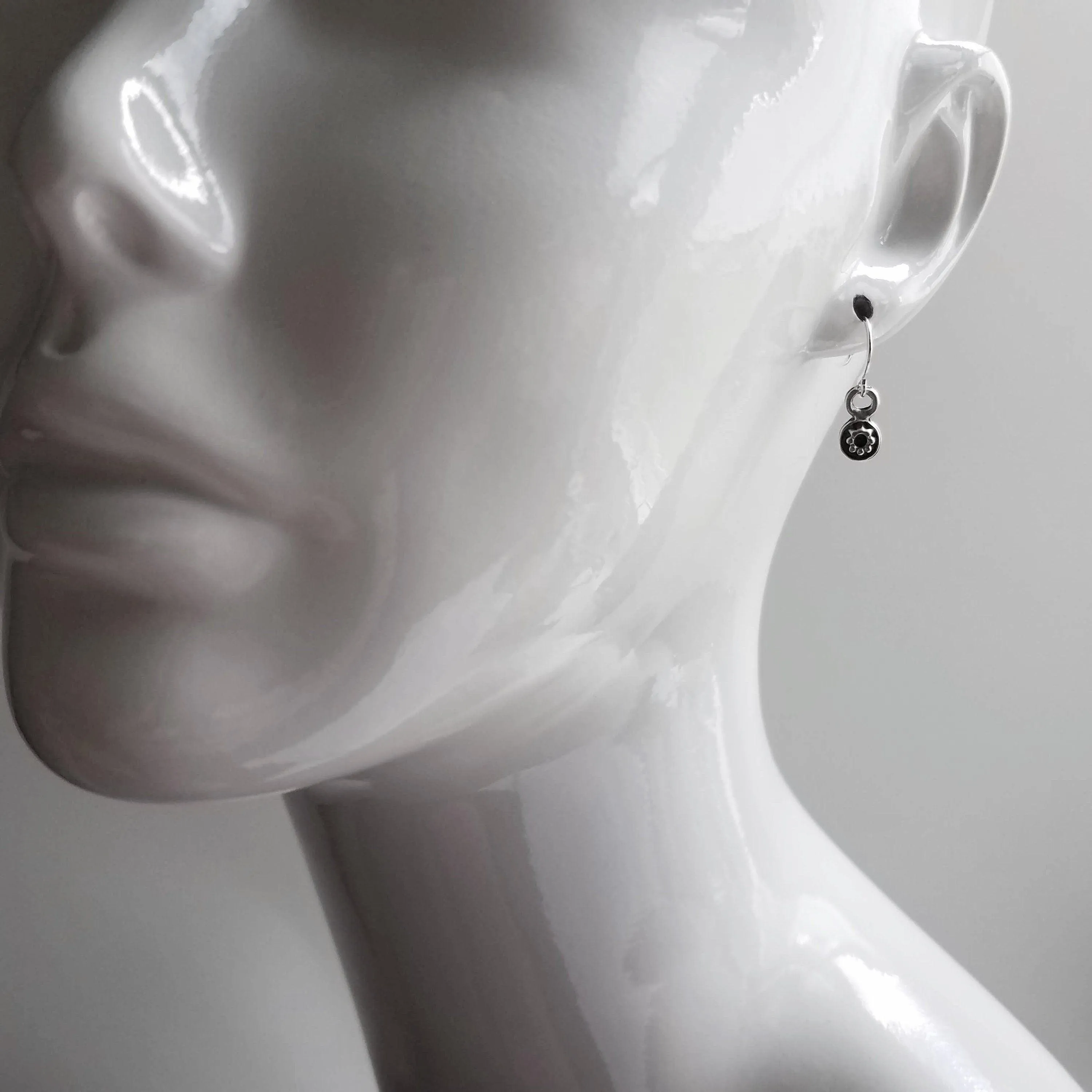 Silver Daisy Earring, tiny earrings, silver earring, antique silver earring, little flower earring, silver flower dangle, small round disk