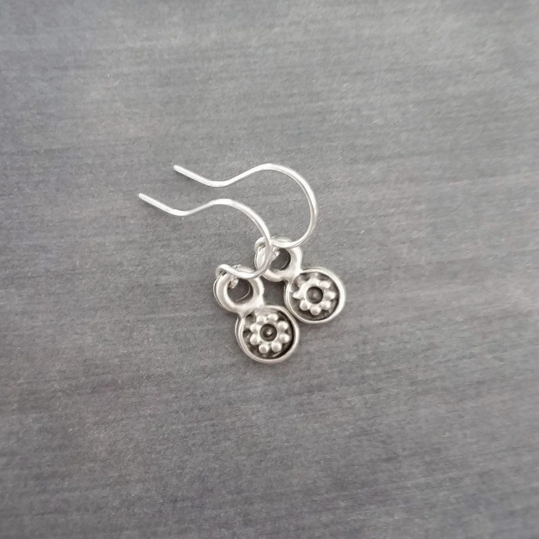 Silver Daisy Earring, tiny earrings, silver earring, antique silver earring, little flower earring, silver flower dangle, small round disk