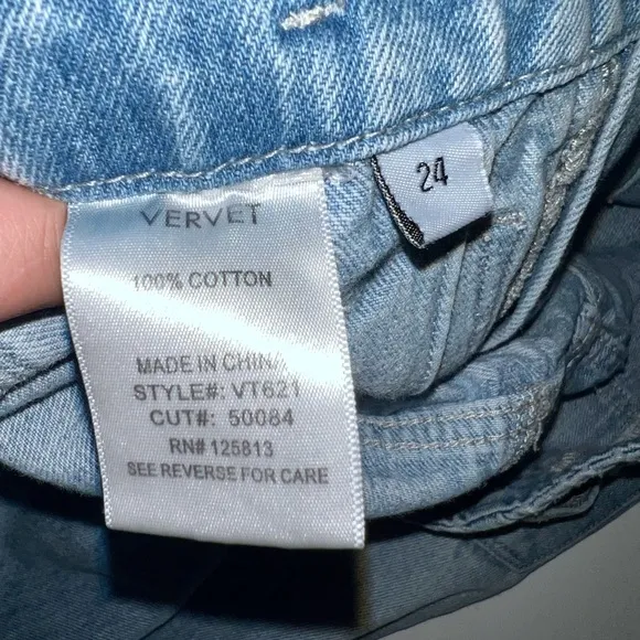 Vervet distressed blue jeans