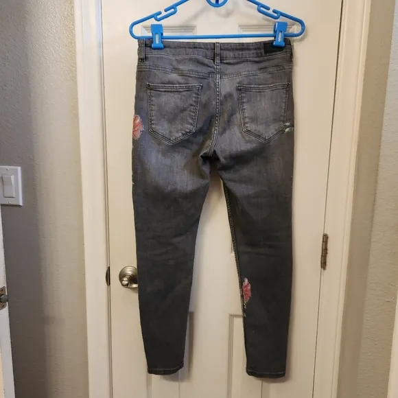 Zara Jeans Zara Basic Z1975 Skinny Midrise Wildflower Crop Jeans size 6